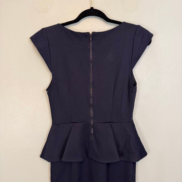 Alice + Olivia Sheath Mini Dress 8 Navy Blue Knit Peplum Employed Cap Sleeves - Picture 5 of 8